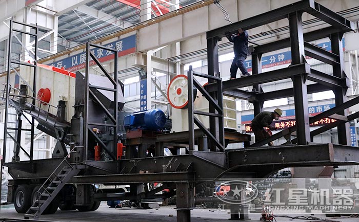 配置顎破+圓錐破的輪胎式車載移動粉石子機